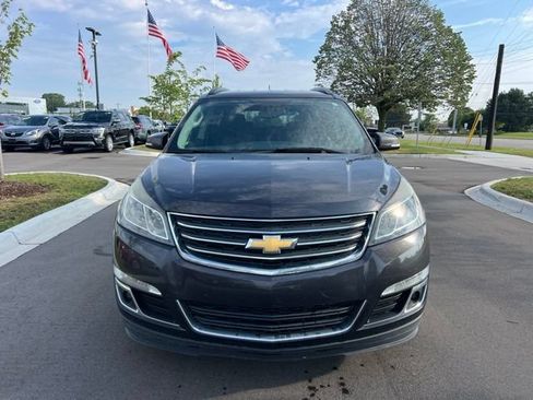 Used 2016 Chevrolet Traverse LT w/ Style and Technology Package FWD image 2