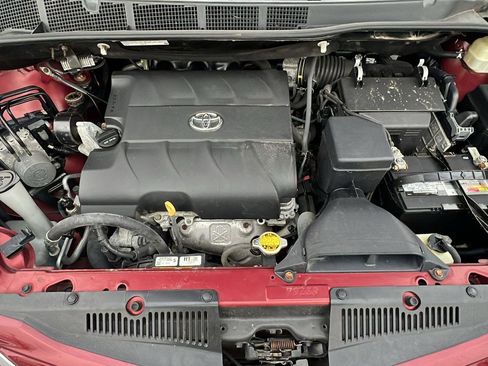 Used 2016 Toyota Sienna LE image 10