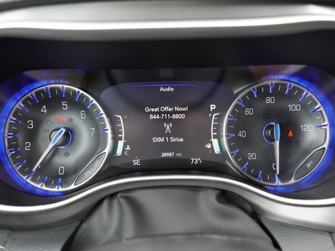 Used 2025 Chrysler Pacifica Select AWD/4WD image 36