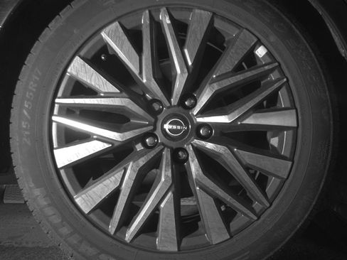 Used 2025 Nissan Altima 2.5 SV image 13