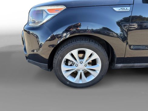 Used 2016 Kia Soul + image 9