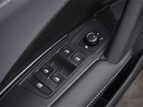 New 2026 Volkswagen Tiguan SE R-Line image 8