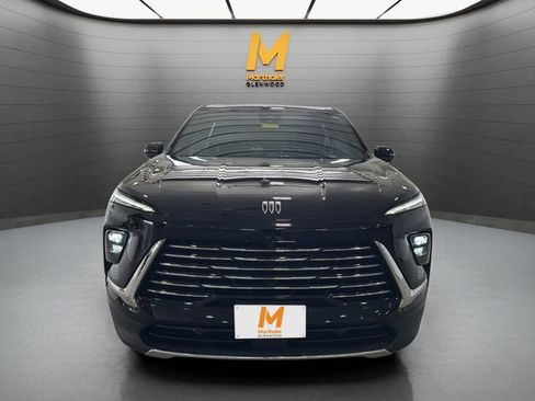 Used 2025 Buick Enclave Preferred image 3