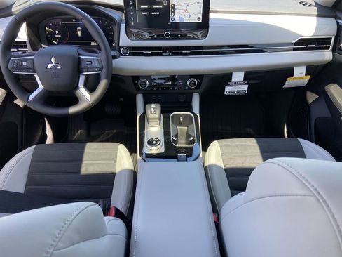 New 2026 Mitsubishi Outlander SE FWD image 17