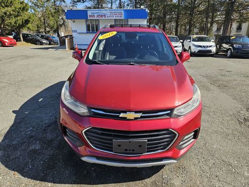 Used 2018 Chevrolet Trax LT w/ Sun & Sound Package image 9