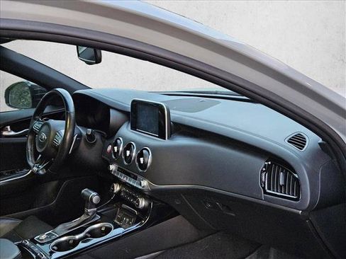 Used 2021 Kia Stinger GT-Line image 23