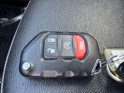 Used 2025 Jeep Compass Limited AWD/4WD image 27