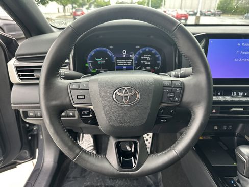 Used 2025 Toyota Camry XSE FWD image 18