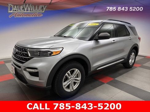 Used 2021 Ford Explorer XLT w/ Equipment Group 202A image 3