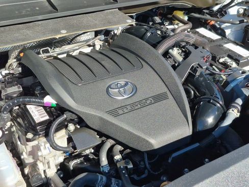 Used 2023 Toyota Highlander Limited image 25