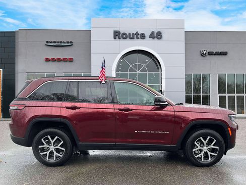 Used 2024 Jeep Grand Cherokee Limited image 6