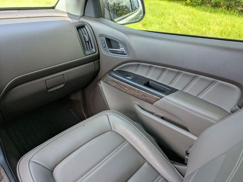 Used 2022 GMC Canyon Denali RWD image 17