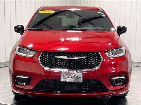 Used 2025 Chrysler Pacifica Select FWD image 2