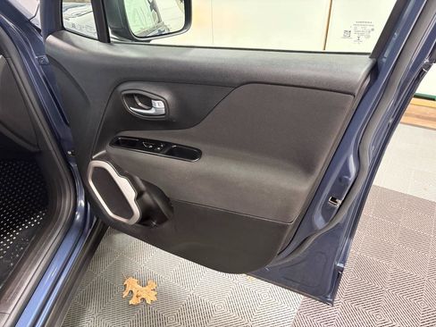 Used 2021 Jeep Renegade Latitude w/ Convenience Group image 10