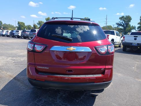 Used 2017 Chevrolet Traverse LT w/ Traveler's Package FWD image 4
