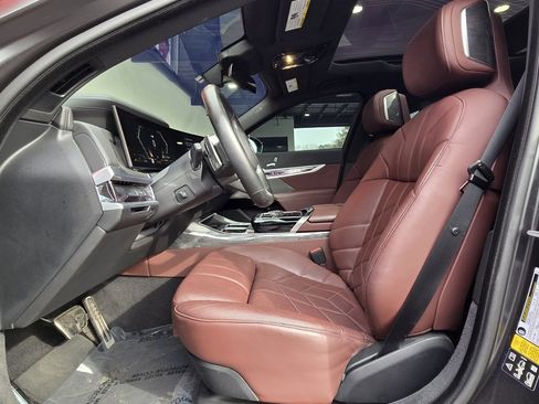 Used 2023 BMW 760i xDrive 760i xDrive w/ Luxury Rear Seating Package image 16