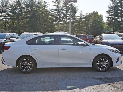 Used 2024 Kia Forte LXS w/ LXS Technology Package FWD image 17