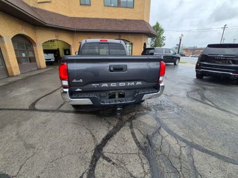 Used 2022 Toyota Tacoma SR5 w/ SR5 Appearance Package (SM) AWD/4WD image 6