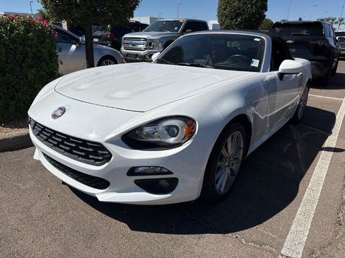 Used 2018 FIAT 124 Spider Lusso RWD image 2