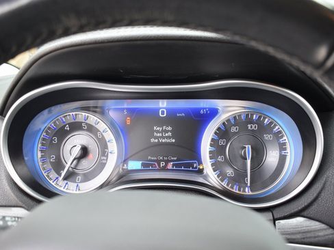 Used 2022 Chrysler 300 Touring w/ Sport Appearance Package image 9