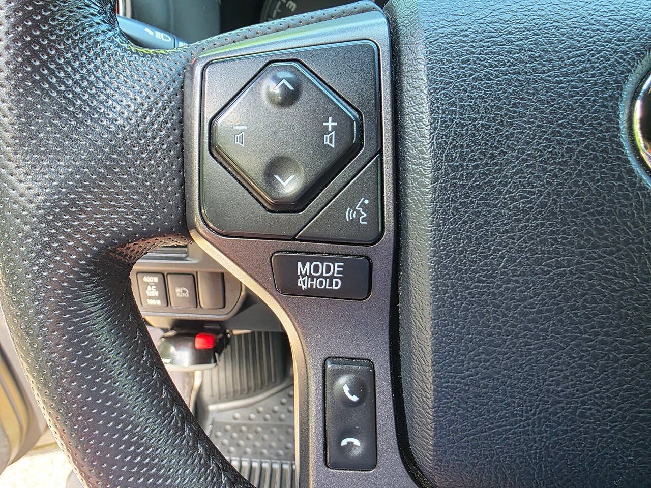 Used 2019 Toyota Tacoma TRD Off-Road AWD/4WD image 19