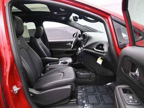 New 2026 Chrysler Pacifica Select w/ S Appearance Package FWD image 27