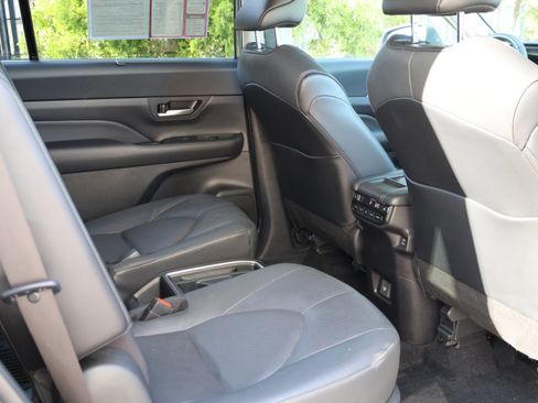 Certified 2024 Toyota Grand Highlander AWD image 21