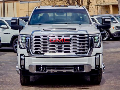 Used 2024 GMC Sierra 3500 Denali w/ Technology Package image 5