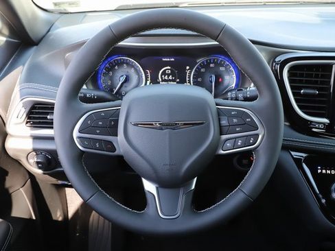New 2026 Chrysler Pacifica Select image 24