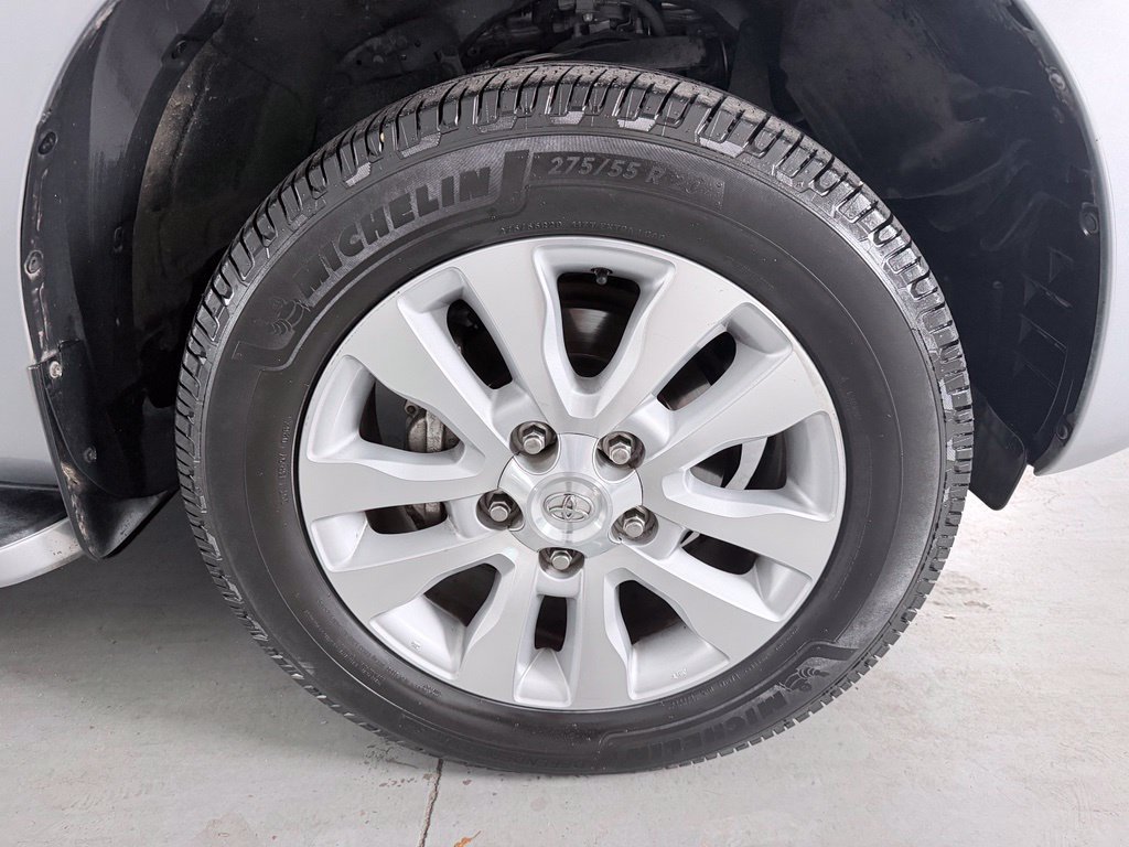 Used 2018 Toyota Sequoia Platinum AWD/4WD image 4