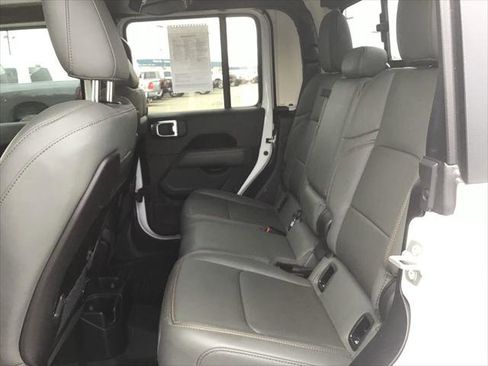 Certified 2024 Jeep Gladiator Mojave w/ Convenience Group image 17