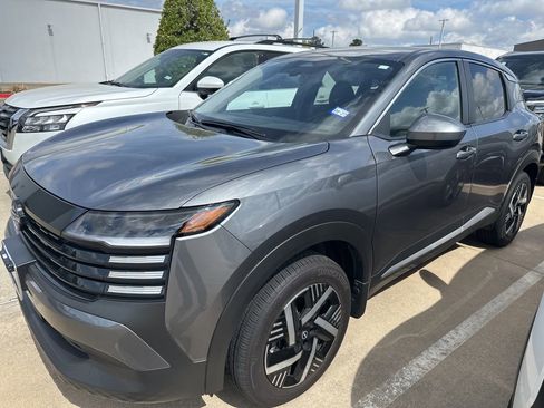 Certified 2025 Nissan Kicks SV image 1