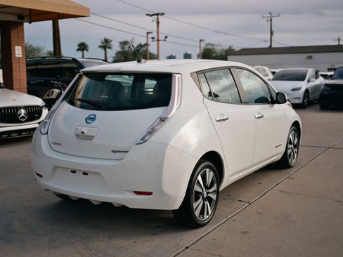 Used 2015 Nissan Leaf SV w/ LED & Quick Charge Package image 4