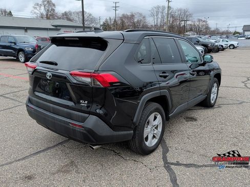 Used 2021 Toyota RAV4 XLE image 4