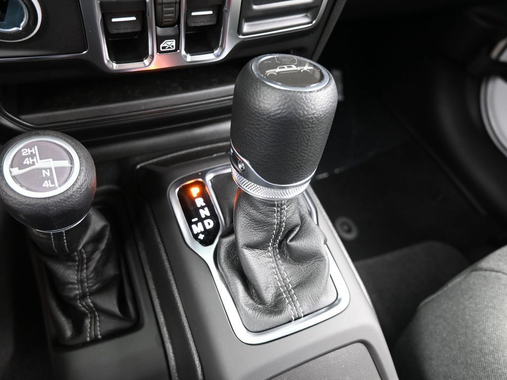 Used 2025 Jeep Gladiator Sport AWD/4WD image 19
