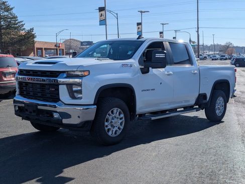 Used 2022 Chevrolet Silverado 2500 LT w/ Convenience Package AWD/4WD image 9