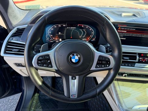 Used 2021 BMW X7 M50i w/ Dynamic Handling Package AWD/4WD image 28