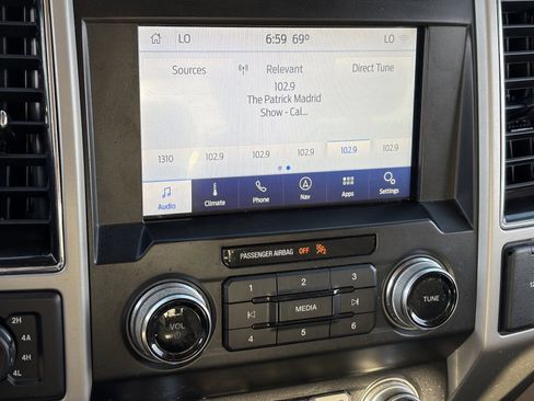 Used 2020 Ford F150 Lariat w/ Equipment Group 502A Luxury AWD/4WD image 27