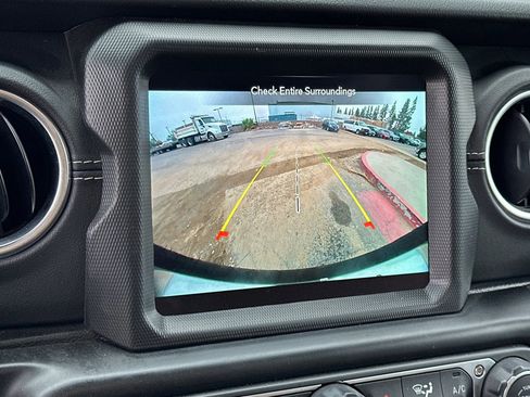 Used 2022 Jeep Wrangler Unlimited Sahara image 20