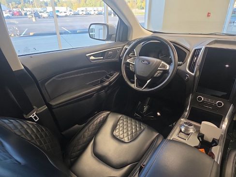 Used 2024 Ford Edge Titanium image 17