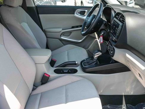 Used 2023 Kia Soul LX FWD image 16