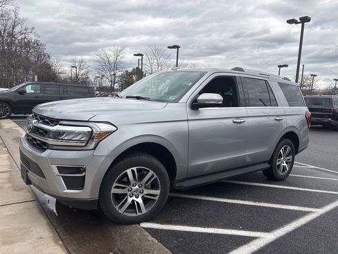 Used 2024 Ford Expedition Limited image 1