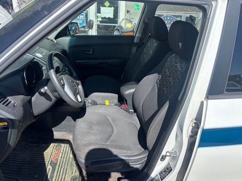 Used 2011 Kia Soul + image 14