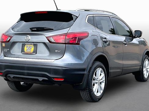 Used 2017 Nissan Rogue Sport SV FWD image 2