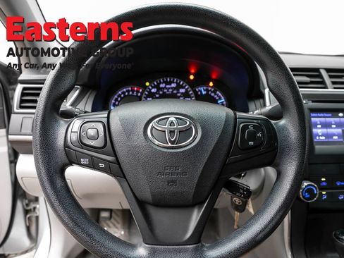 Used 2015 Toyota Camry LE FWD image 10