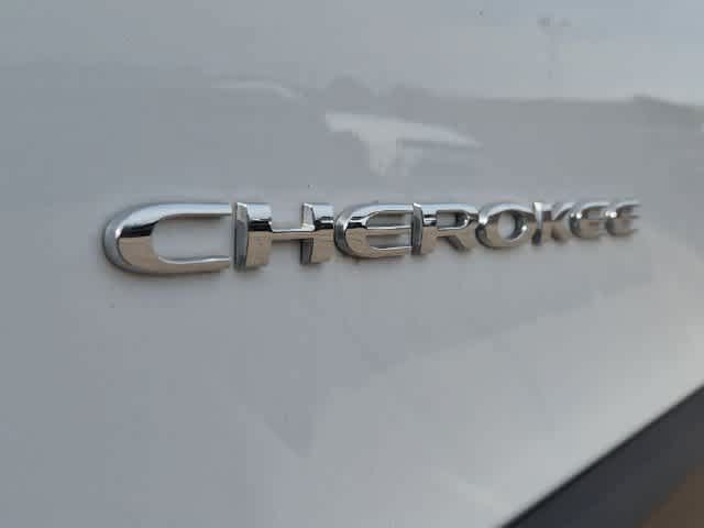 Used 2022 Jeep Cherokee Latitude Lux w/ Sun & Sound Group AWD/4WD image 13