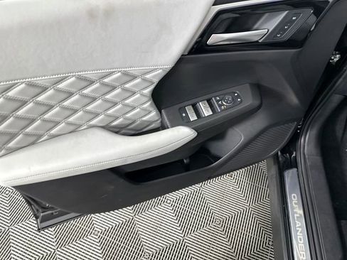Used 2025 Mitsubishi Outlander 4WD Plug-In Hybrid image 26