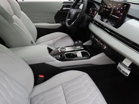 New 2026 Mitsubishi Outlander SEL image 24