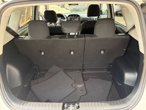 Used 2025 Kia Soul LX w/ LX Technology Package FWD image 29