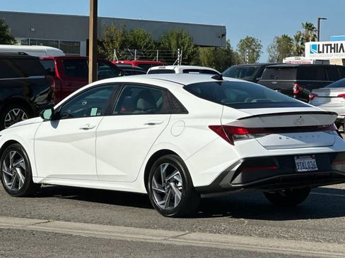 Used 2025 Hyundai Elantra Sport FWD image 7